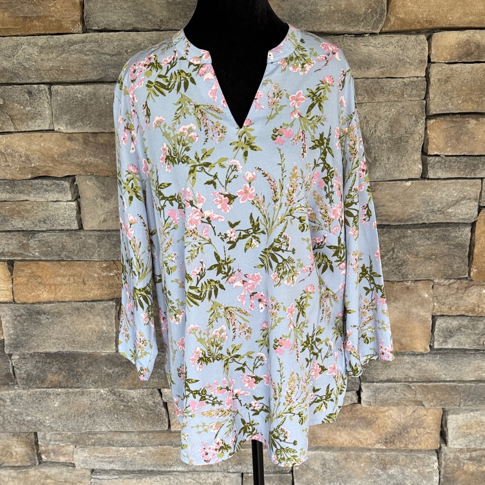 Light Blue Floral V-Neck Tunic Top